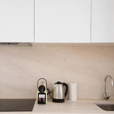 Apartment Plum Guide - Golden Feathers